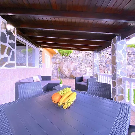 Tropicalidays Mountain Scape 펜션 *