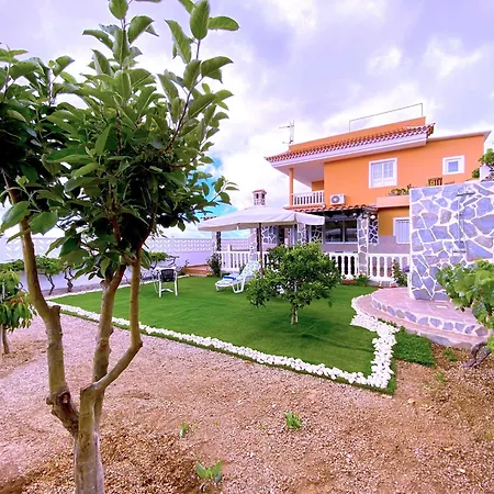 Tropicalidays Mountain Scape Holiday home *